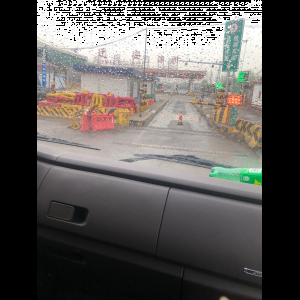“为什么很多车没有后排中央头枕？能自己加装吗？”