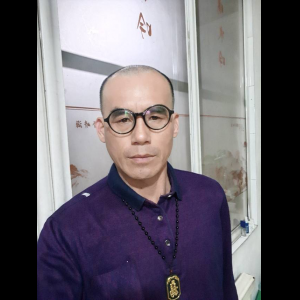 “为什么很多车没有后排中央头枕？能自己加装吗？”