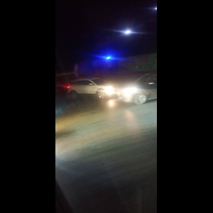 “为什么很多车没有后排中央头枕？能自己加装吗？”