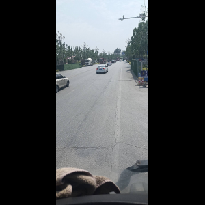 “为什么很多车没有后排中央头枕？能自己加装吗？”