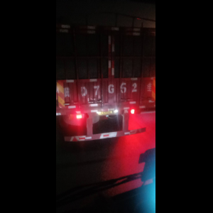 “为什么很多车没有后排中央头枕？能自己加装吗？”