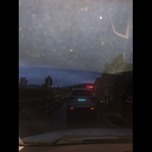 “为什么很多车没有后排中央头枕？能自己加装吗？”