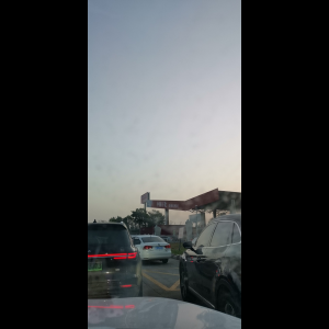 “为什么很多车没有后排中央头枕？能自己加装吗？”