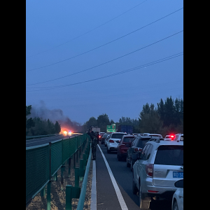 “为什么很多车没有后排中央头枕?能自己加装吗?”