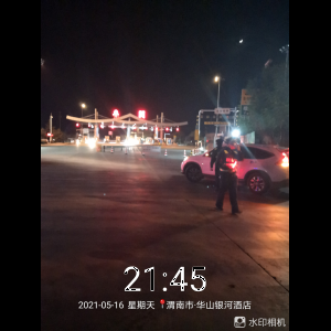 “为什么很多车没有后排中央头枕？能自己加装吗？”