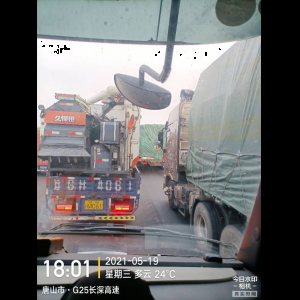 “为什么很多车没有后排中央头枕？能自己加装吗？”
