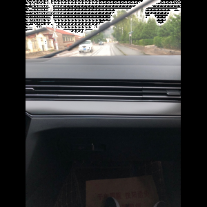 “为什么很多车没有后排中央头枕？能自己加装吗？”