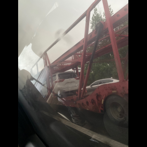 “为什么很多车没有后排中央头枕？能自己加装吗？”