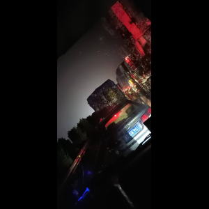 “为什么很多车没有后排中央头枕？能自己加装吗？”