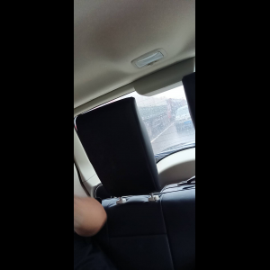 “为什么很多车没有后排中央头枕？能自己加装吗？”