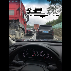 “为什么很多车没有后排中央头枕？能自己加装吗？”
