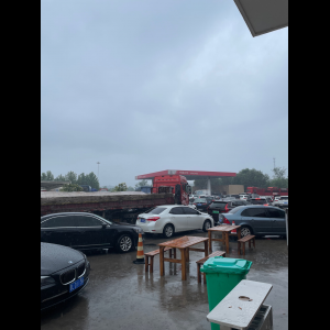 “为什么很多车没有后排中央头枕？能自己加装吗？”