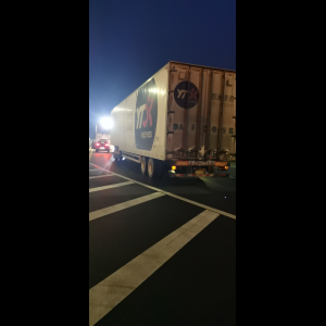 “为什么很多车没有后排中央头枕？能自己加装吗？”