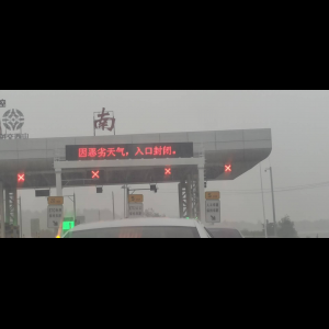 “为什么很多车没有后排中央头枕？能自己加装吗？”