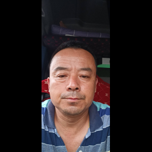“为什么很多车没有后排中央头枕？能自己加装吗？”
