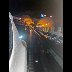 “为什么很多车没有后排中央头枕？能自己加装吗？”