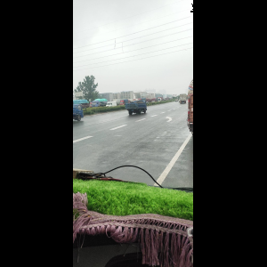 “为什么很多车没有后排中央头枕？能自己加装吗？”