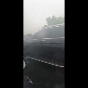 “为什么很多车没有后排中央头枕？能自己加装吗？”