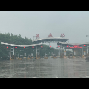 “为什么很多车没有后排中央头枕？能自己加装吗？”