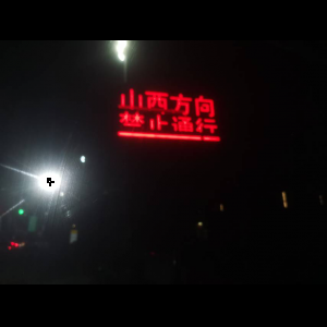 “为什么很多车没有后排中央头枕？能自己加装吗？”
