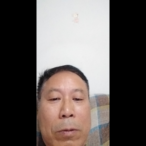 “为什么很多车没有后排中央头枕？能自己加装吗？”