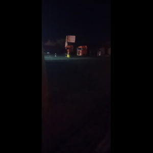 “为什么很多车没有后排中央头枕？能自己加装吗？”