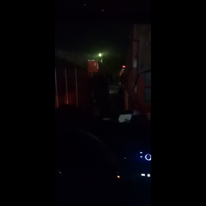 “为什么很多车没有后排中央头枕？能自己加装吗？”