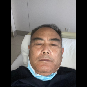 “为什么很多车没有后排中央头枕？能自己加装吗？”