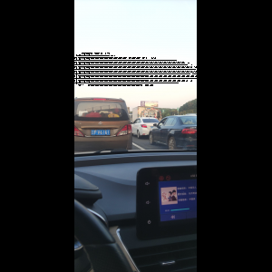 “为什么很多车没有后排中央头枕？能自己加装吗？”
