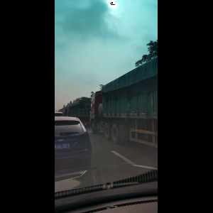 “为什么很多车没有后排中央头枕？能自己加装吗？”