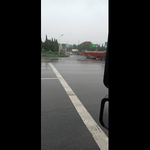 “为什么很多车没有后排中央头枕？能自己加装吗？”