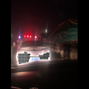 “为什么很多车没有后排中央头枕？能自己加装吗？”