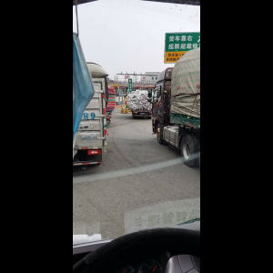 “为什么很多车没有后排中央头枕？能自己加装吗？”