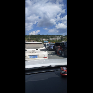 “为什么很多车没有后排中央头枕？能自己加装吗？”