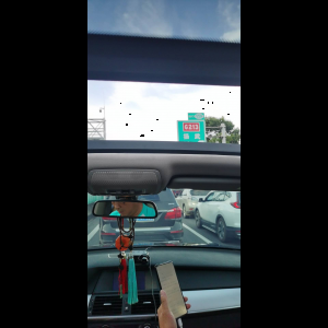 “为什么很多车没有后排中央头枕？能自己加装吗？”