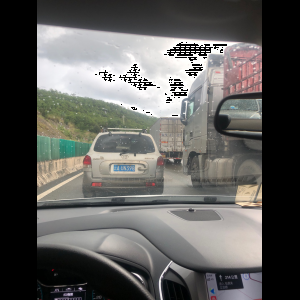 “为什么很多车没有后排中央头枕？能自己加装吗？”