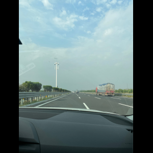 “为什么很多车没有后排中央头枕？能自己加装吗？”