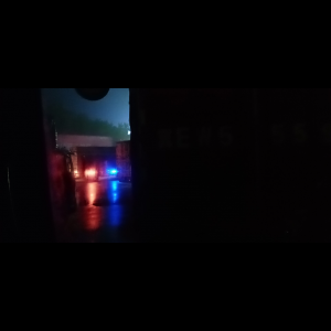 “为什么很多车没有后排中央头枕？能自己加装吗？”