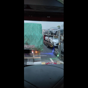 “为什么很多车没有后排中央头枕？能自己加装吗？”