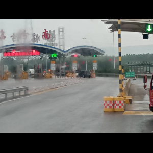 “为什么很多车没有后排中央头枕？能自己加装吗？”