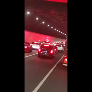 “为什么很多车没有后排中央头枕？能自己加装吗？”