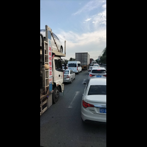“为什么很多车没有后排中央头枕？能自己加装吗？”