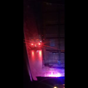 “为什么很多车没有后排中央头枕？能自己加装吗？”