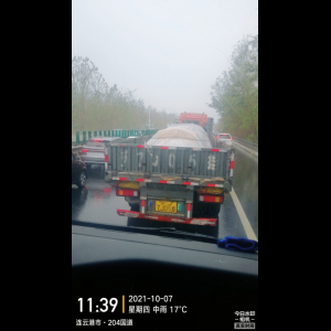 “为什么很多车没有后排中央头枕？能自己加装吗？”