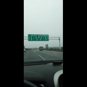 “为什么很多车没有后排中央头枕？能自己加装吗？”