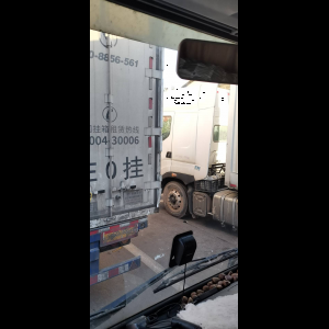 “为什么很多车没有后排中央头枕？能自己加装吗？”