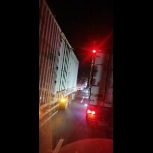 “为什么很多车没有后排中央头枕？能自己加装吗？”