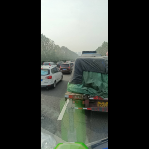 “为什么很多车没有后排中央头枕？能自己加装吗？”