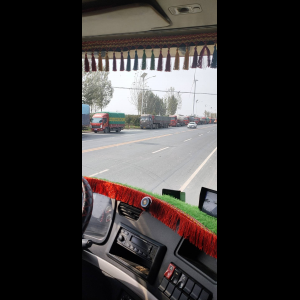“为什么很多车没有后排中央头枕？能自己加装吗？”