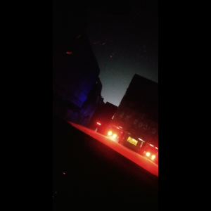 “为什么很多车没有后排中央头枕？能自己加装吗？”